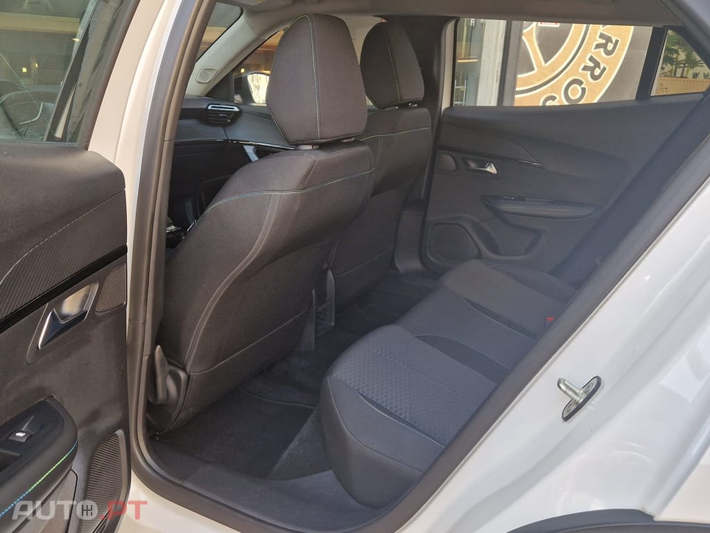 Peugeot E-2008 50 kWh Active Pack