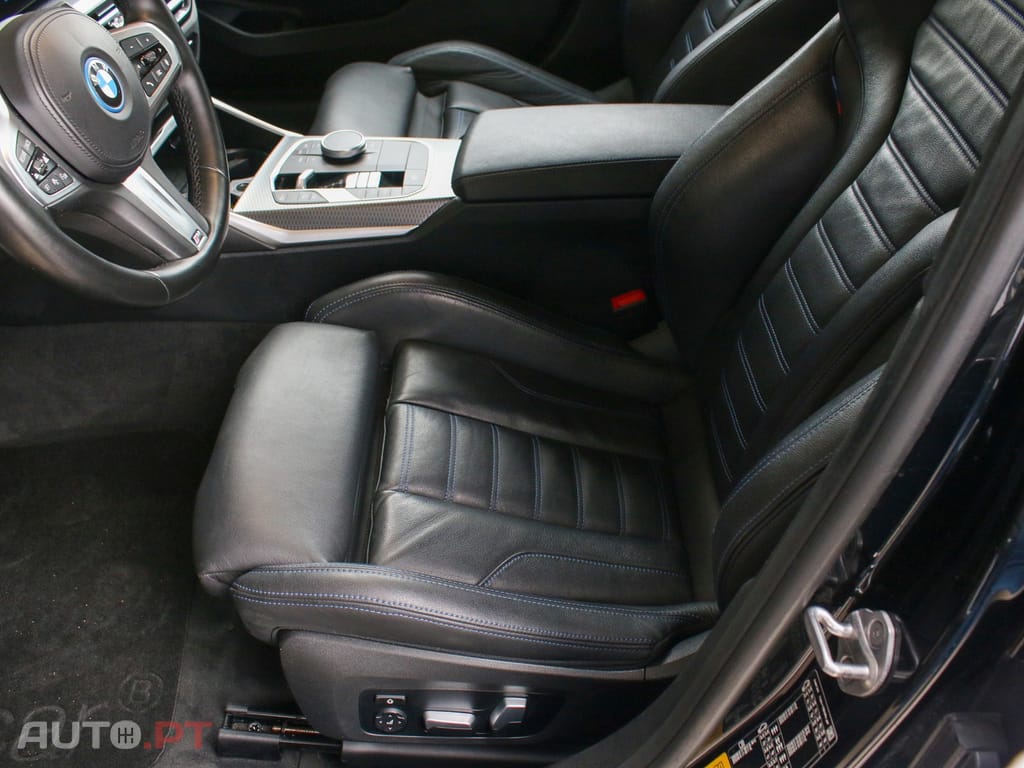 BMW 330 e Touring Pack Desportivo M Auto