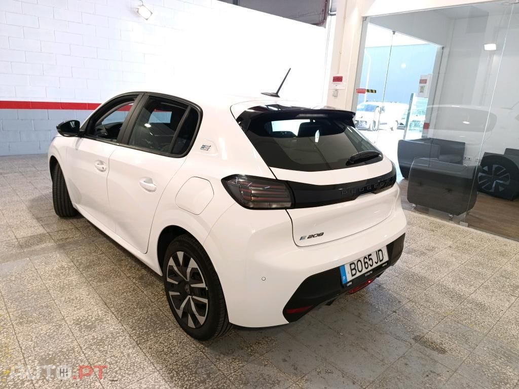 Peugeot E-208 50 kWh Active