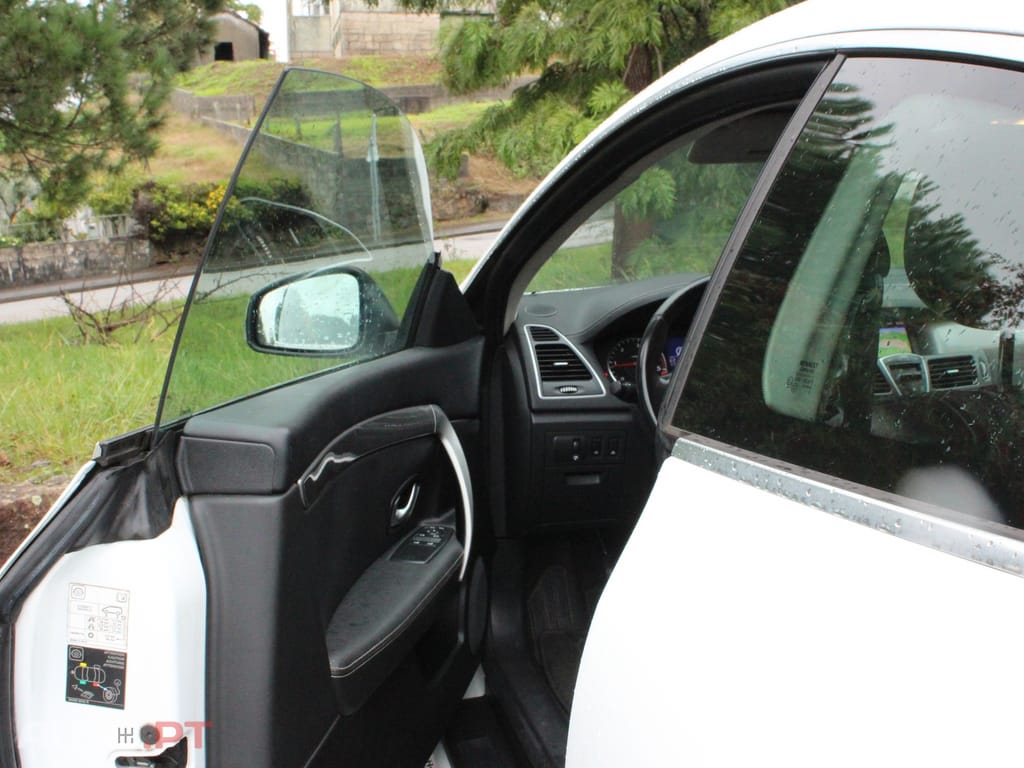 Renault Laguna Coupe 2.0 dCi Dynamique S 4Control