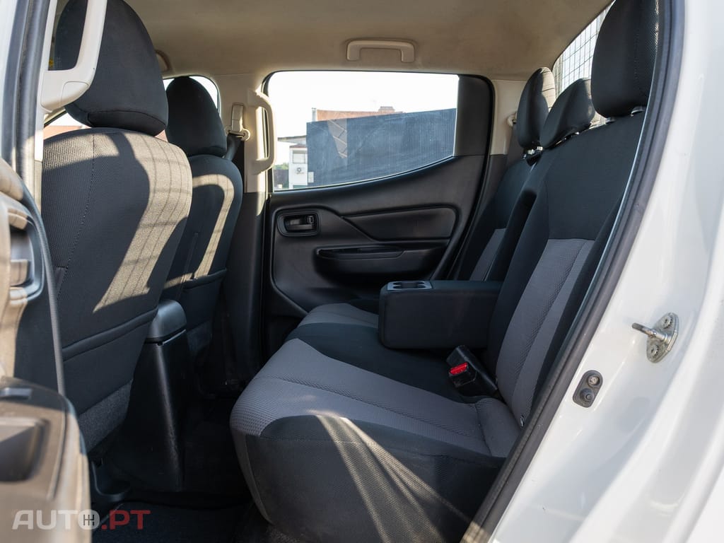 Mitsubishi L200 2.3 DI-D CD Invite 4WD