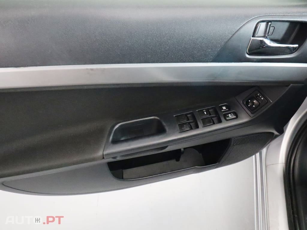 Mitsubishi Lancer 1.5 Inform