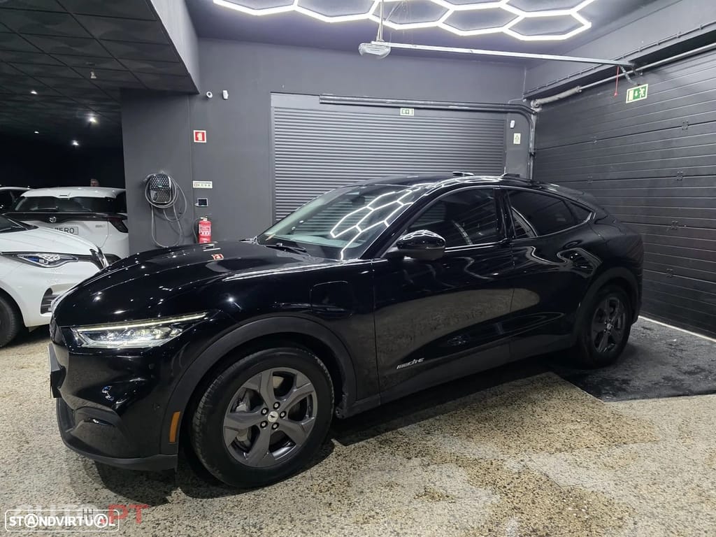 Ford Mustang Mach-E 75.7 kWh Base