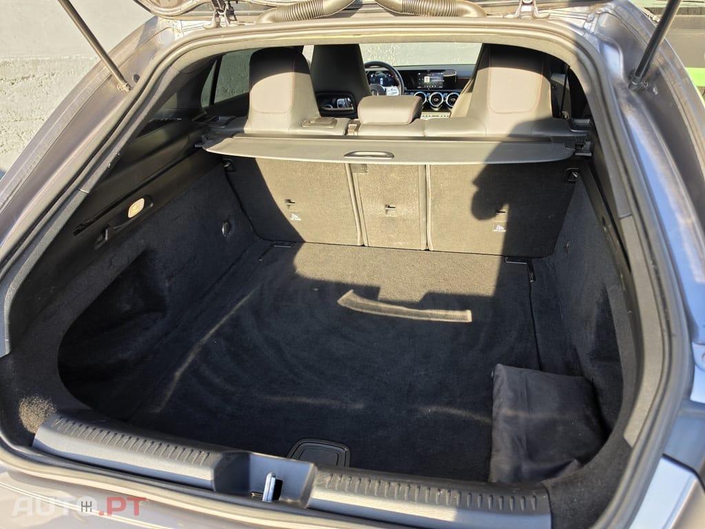 Mercedes-Benz CLA 200 d Shooting Brake AMG Line Aut.