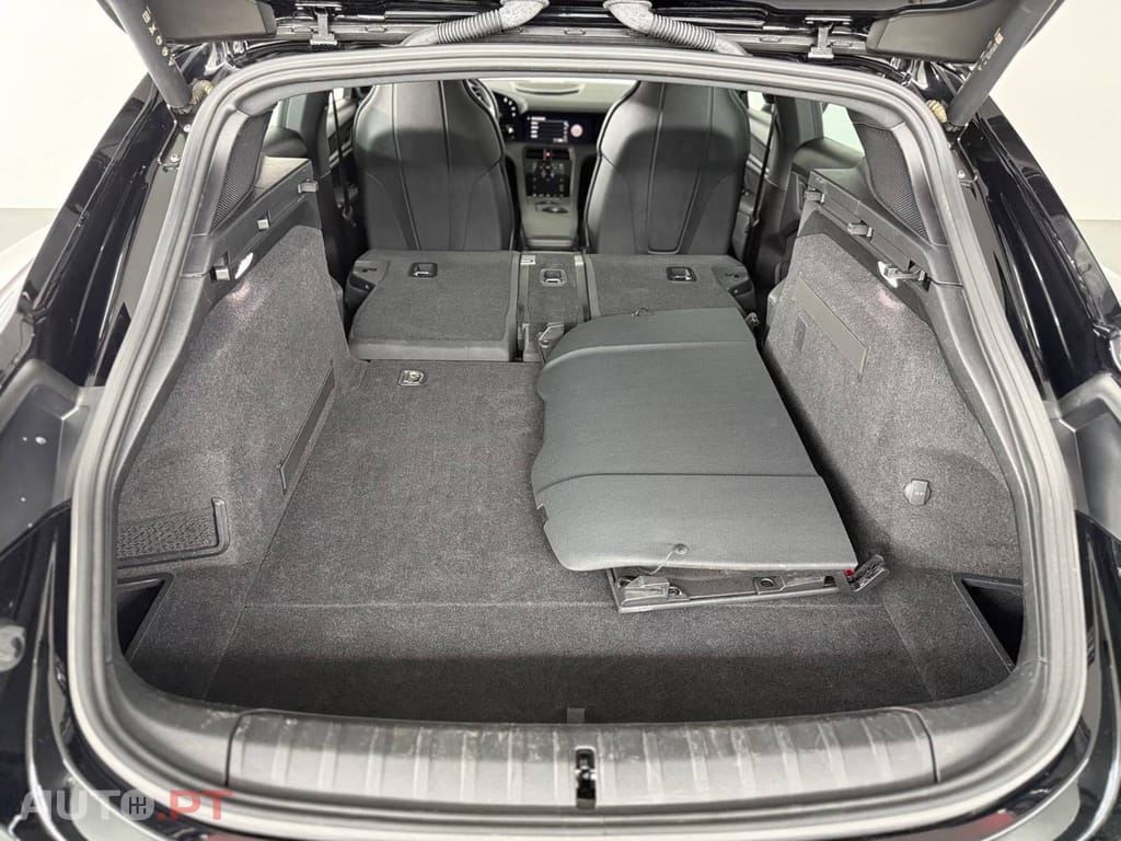 Porsche Taycan 4 