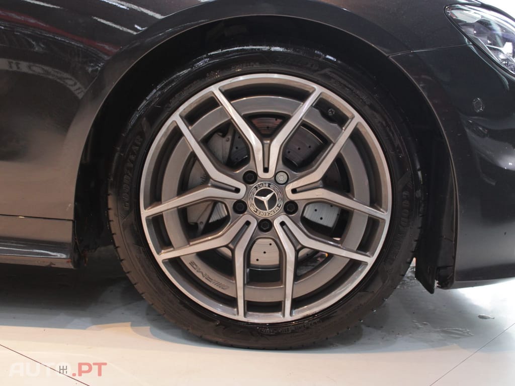 Mercedes-Benz E 220 AMG LINE