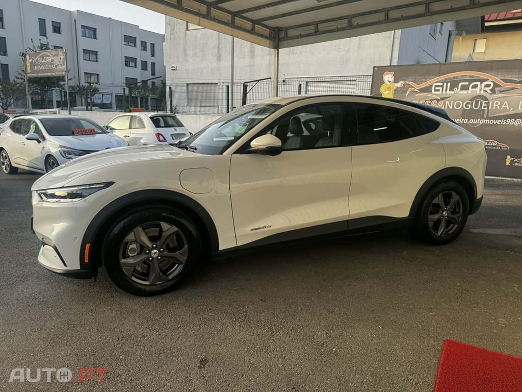 Ford Mustang Mach-E 75.7 kWh Base