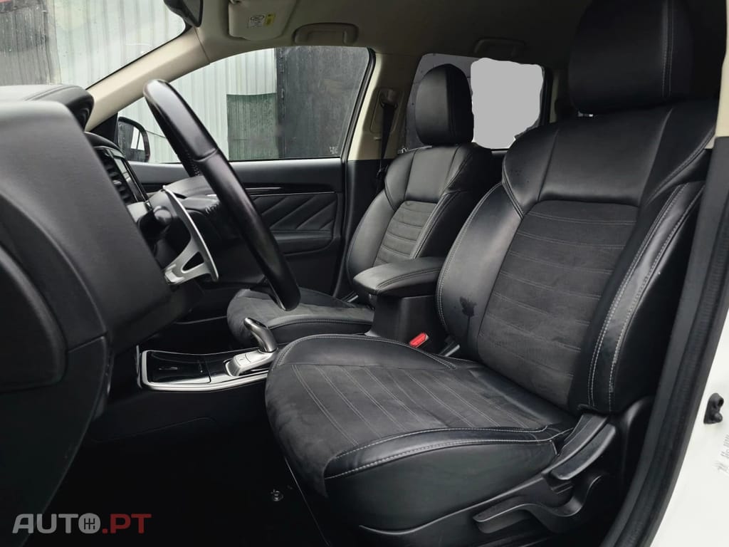 Mitsubishi Outlander 2.4L PHEV TWIN MOTOR 4WD INVITE