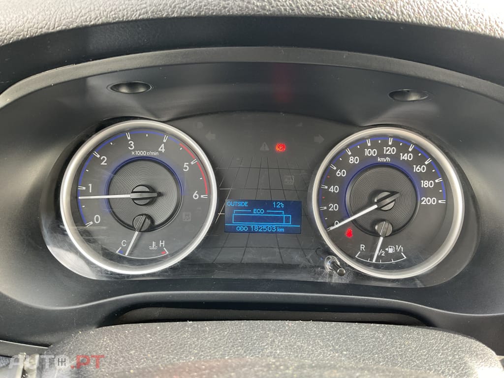 Toyota Hilux 2.4 D-4D 2WD CE