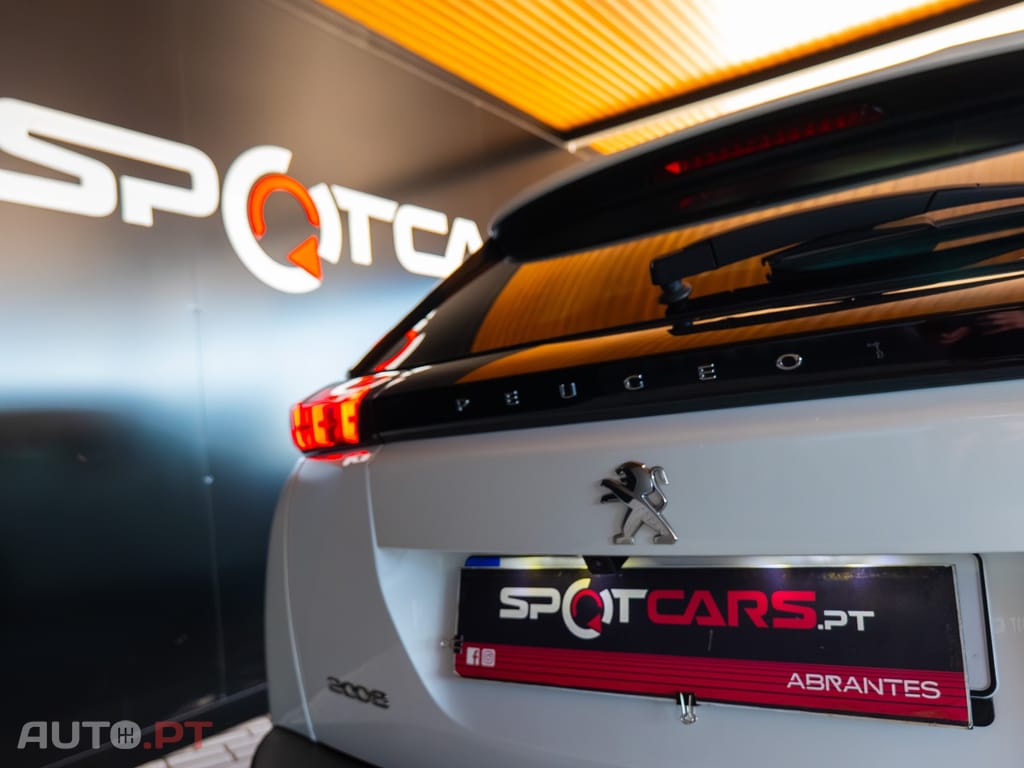 Peugeot 2008 1.2 PureTech Allure Pack EAT8