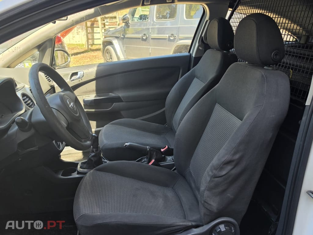 Opel Corsa 1.3 CDTi Van — fotografia 8