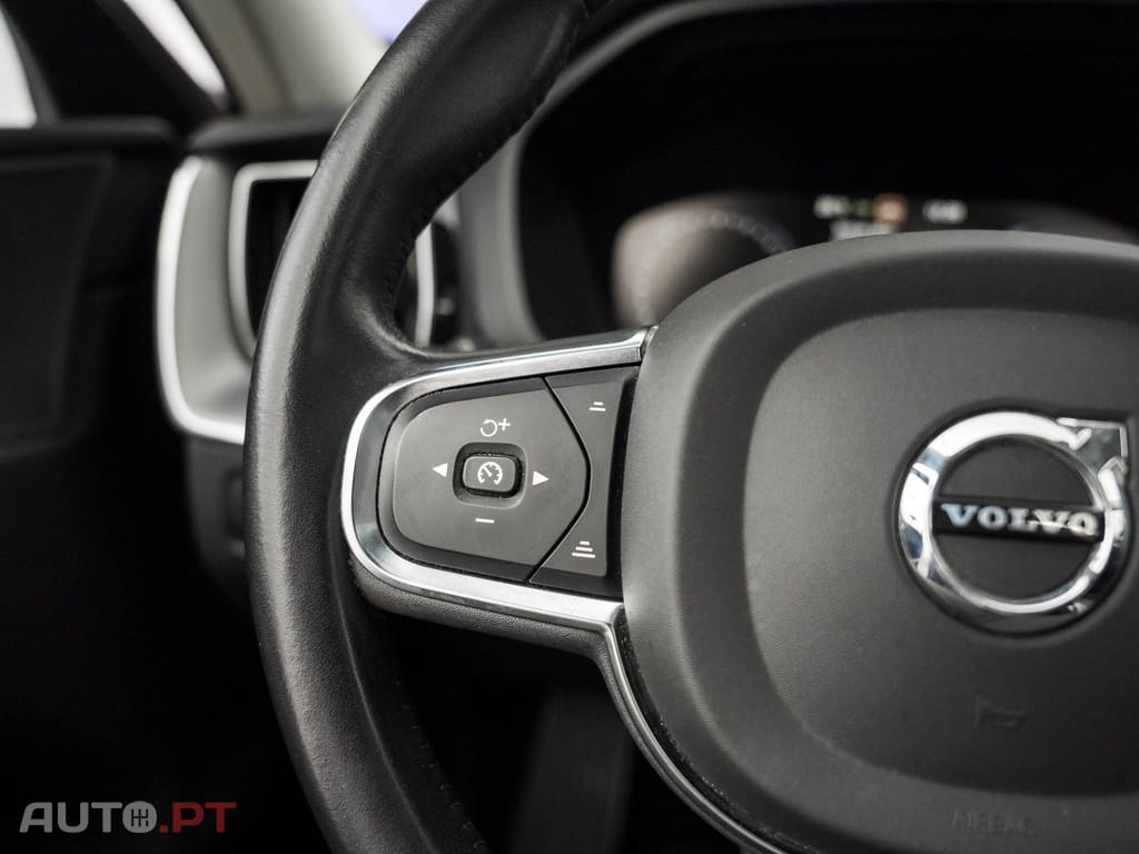 Volvo XC60 2.0 T8 PHEV Momentum Plus AWD