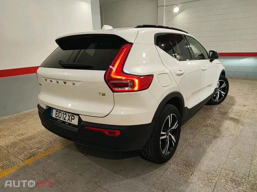Volvo XC40 1.5 T2 Plus Dark Auto