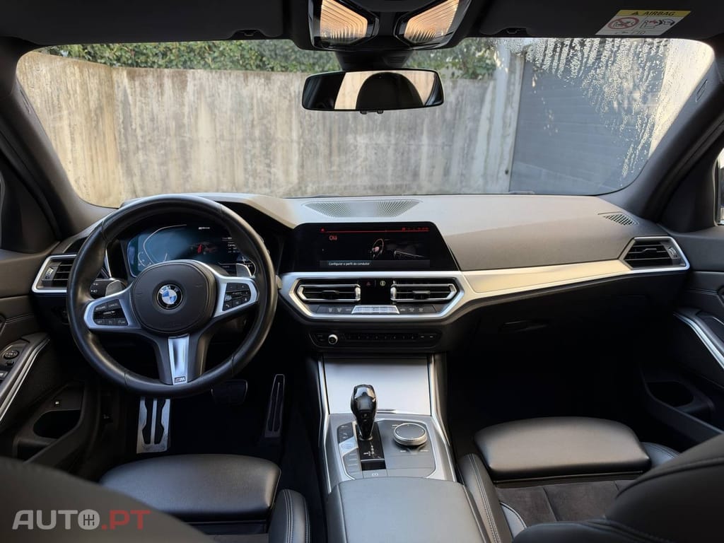 BMW 330 e Pack Desportivo M Pro Auto
