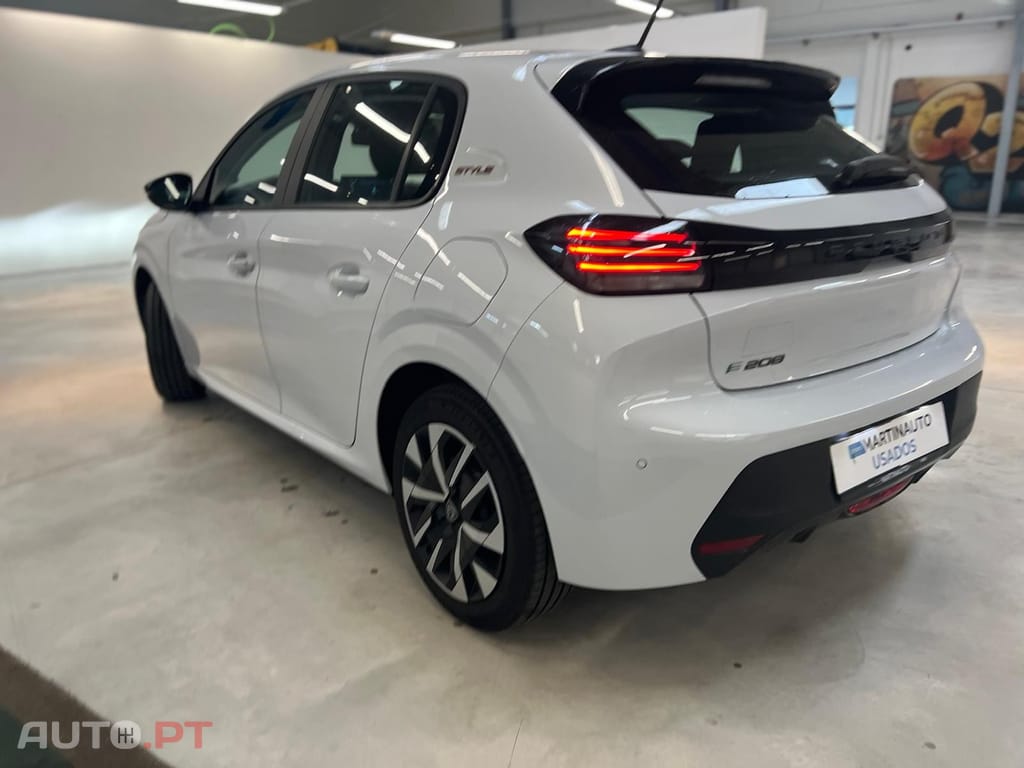 Peugeot E-208 50 kWh Style
