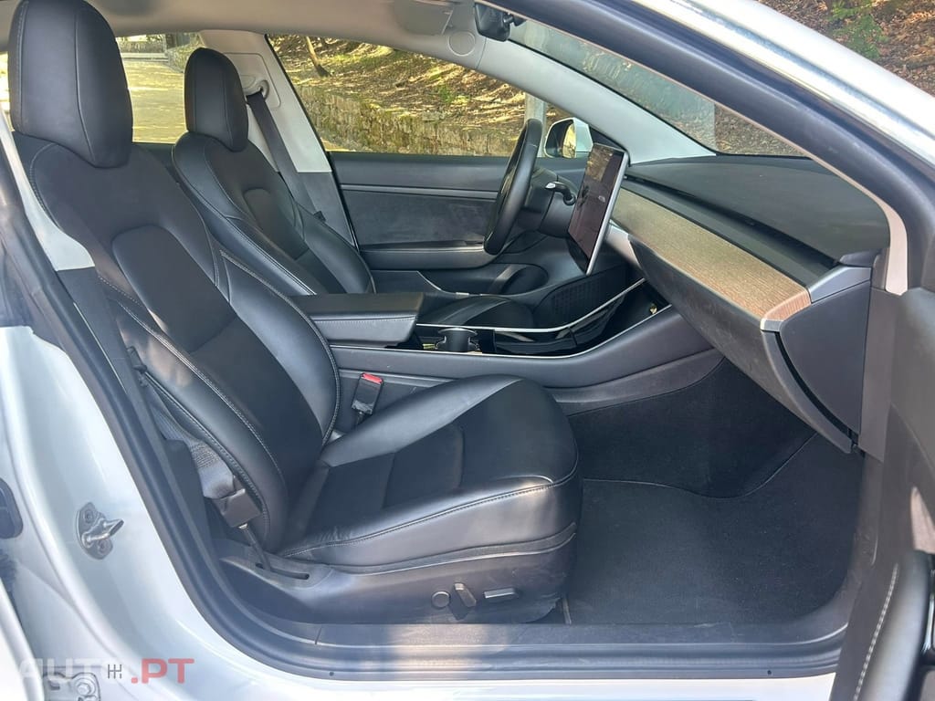 Tesla Model 3 SR Plus