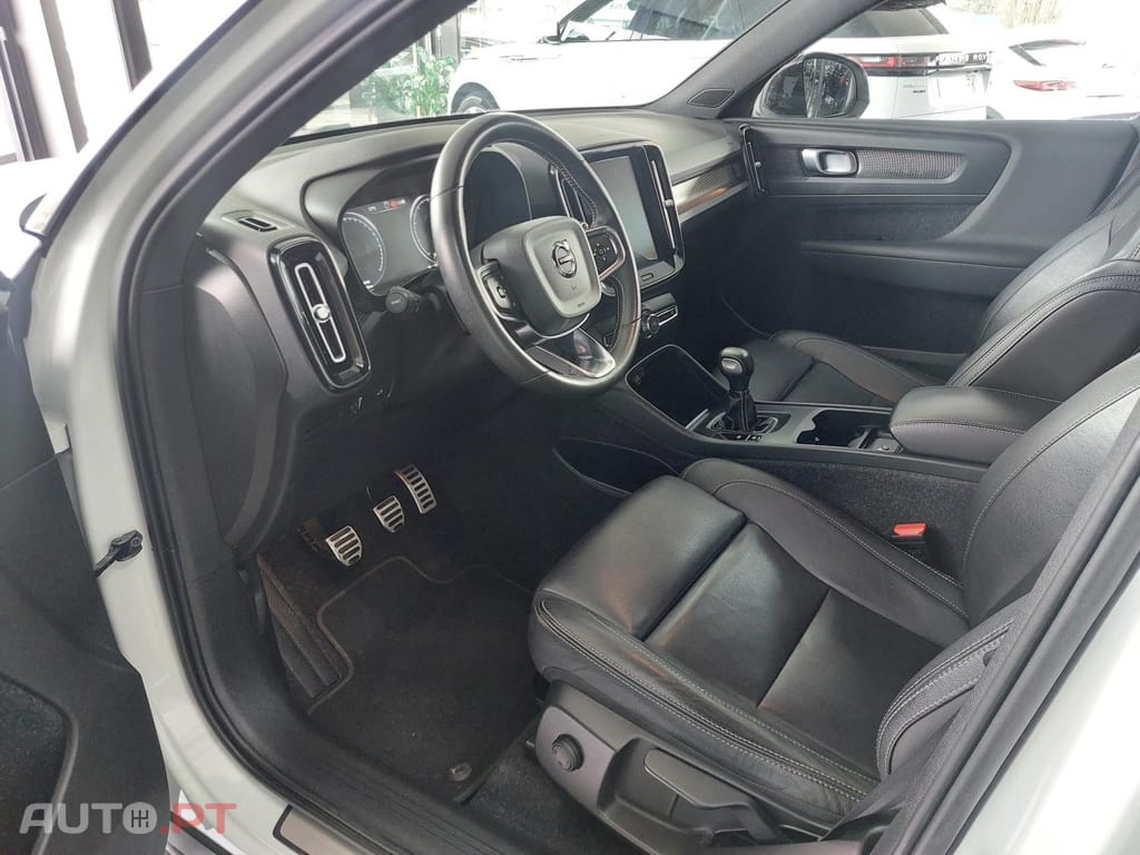 Volvo XC40 1.5 T2 Momentum Plus