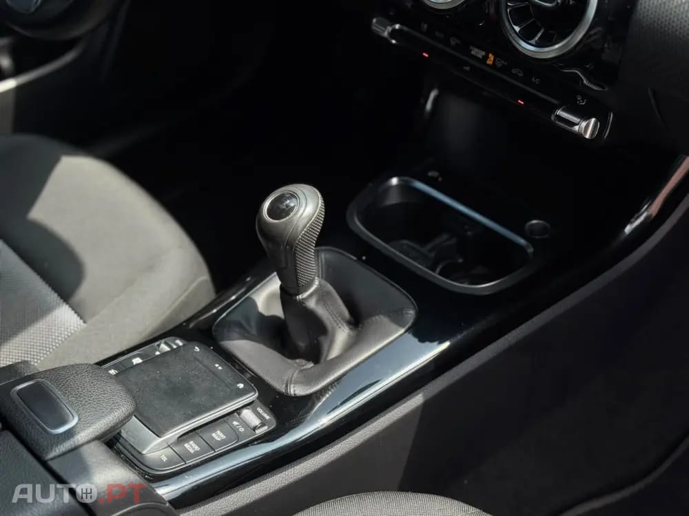 Mercedes-Benz CLA 180 d Shooting Brake Business Solutions