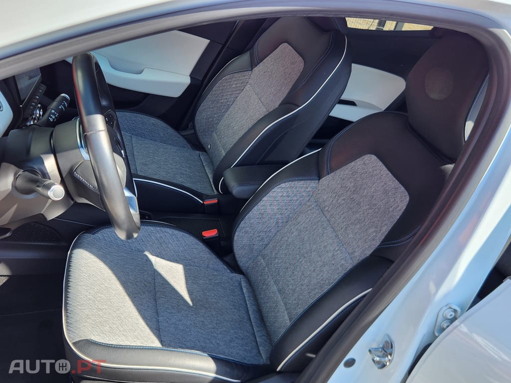 Renault Clio 1.6 E-Tech Intens