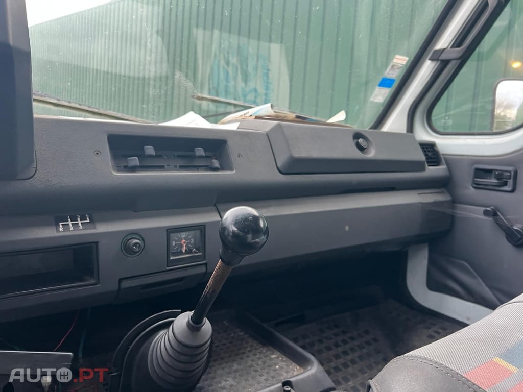 Renault Trafic Outro