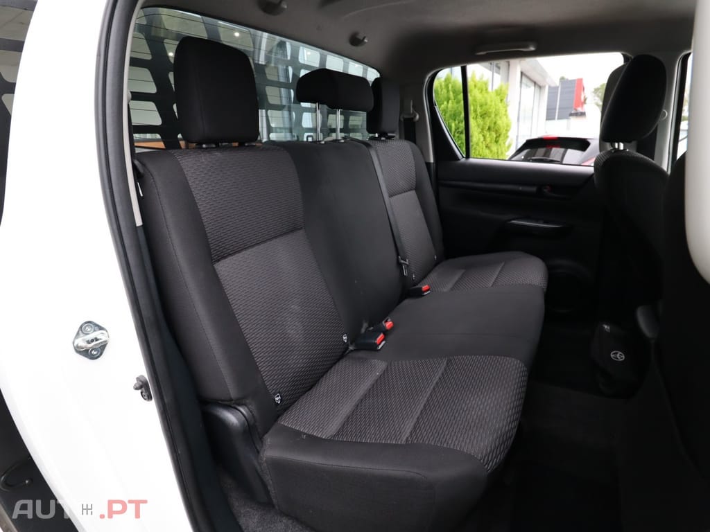 Toyota Hilux 2.4 D-4D 4WD CD CH