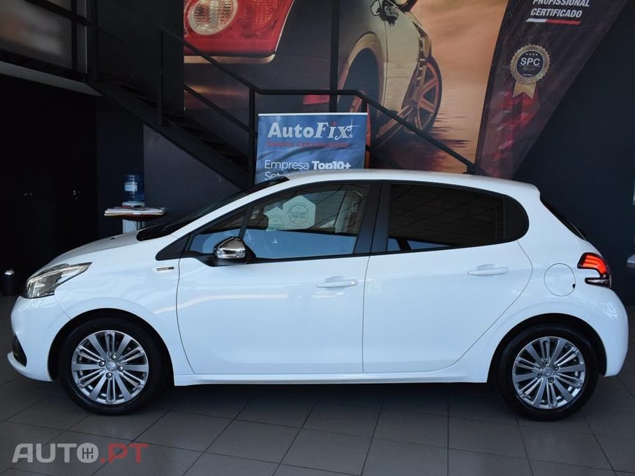 Peugeot 208 1.2 PureTech Signature