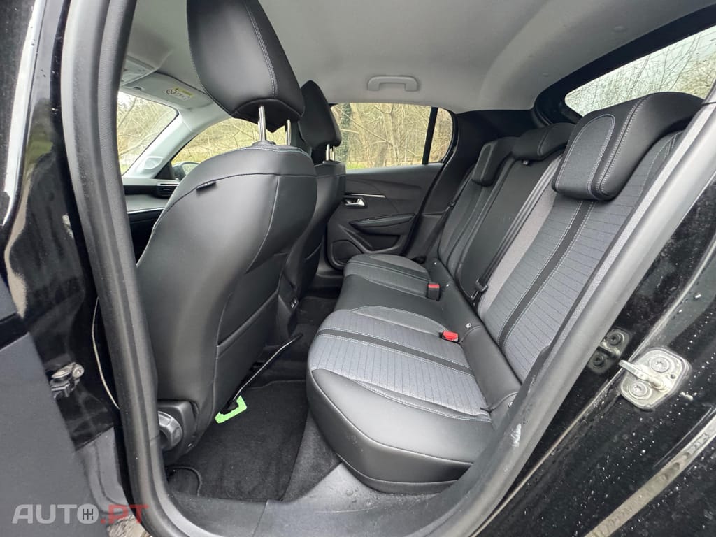 Peugeot 208 1.2 PureTech Allure EAT8