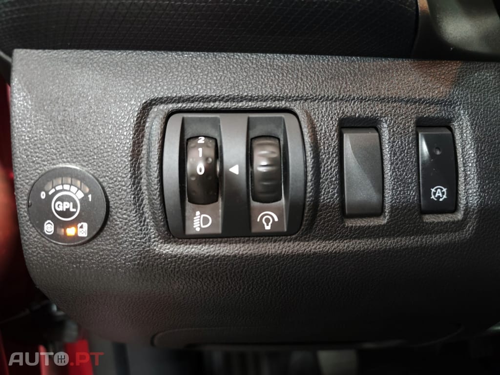 Renault Clio 0.9 TCe Limited Bi-Fuel