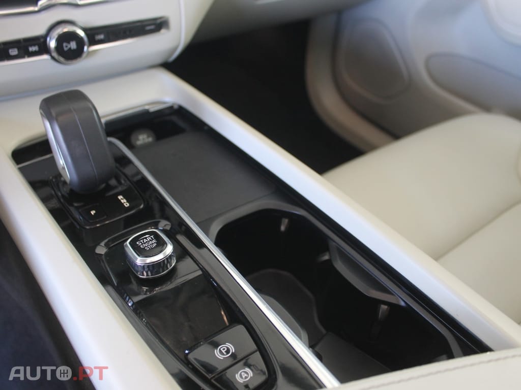Volvo XC60 2.0 T6 PHEV Inscription Expression AWD