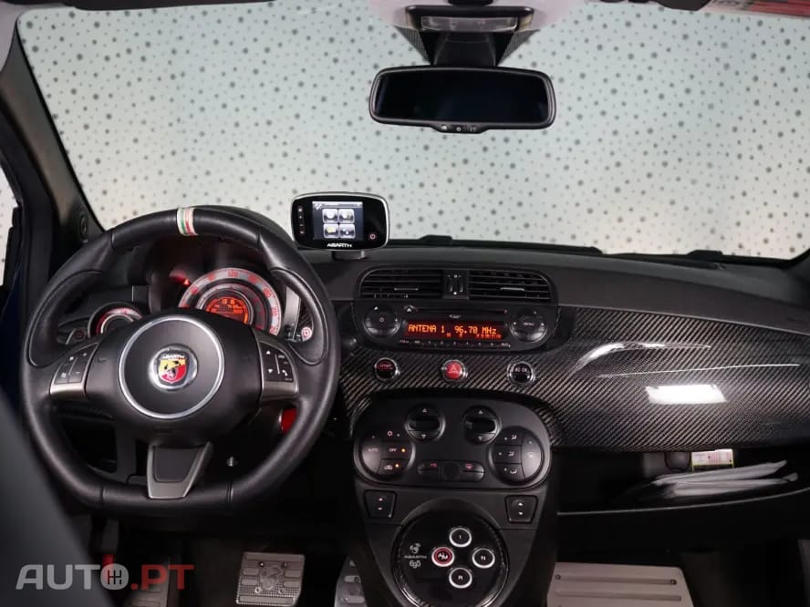 Abarth 695 Outro
