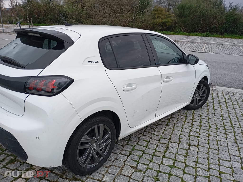 Peugeot 208 1.2 Puretech 101 CV versão Style