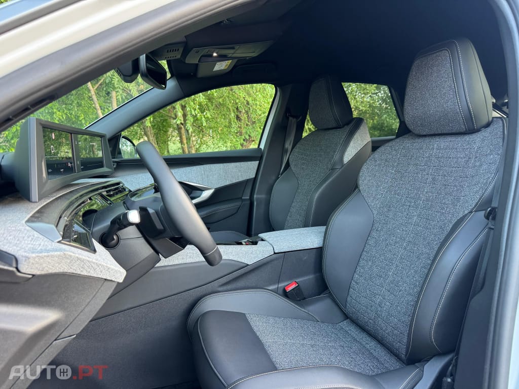 Peugeot 3008 1.2 Hybrid Allure e-DCS6
