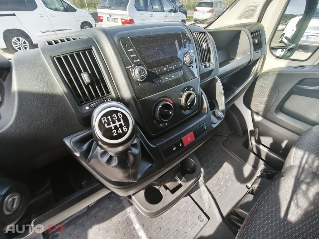 Peugeot Boxer 2.0 BlueHDi 335 L3H3 Pro