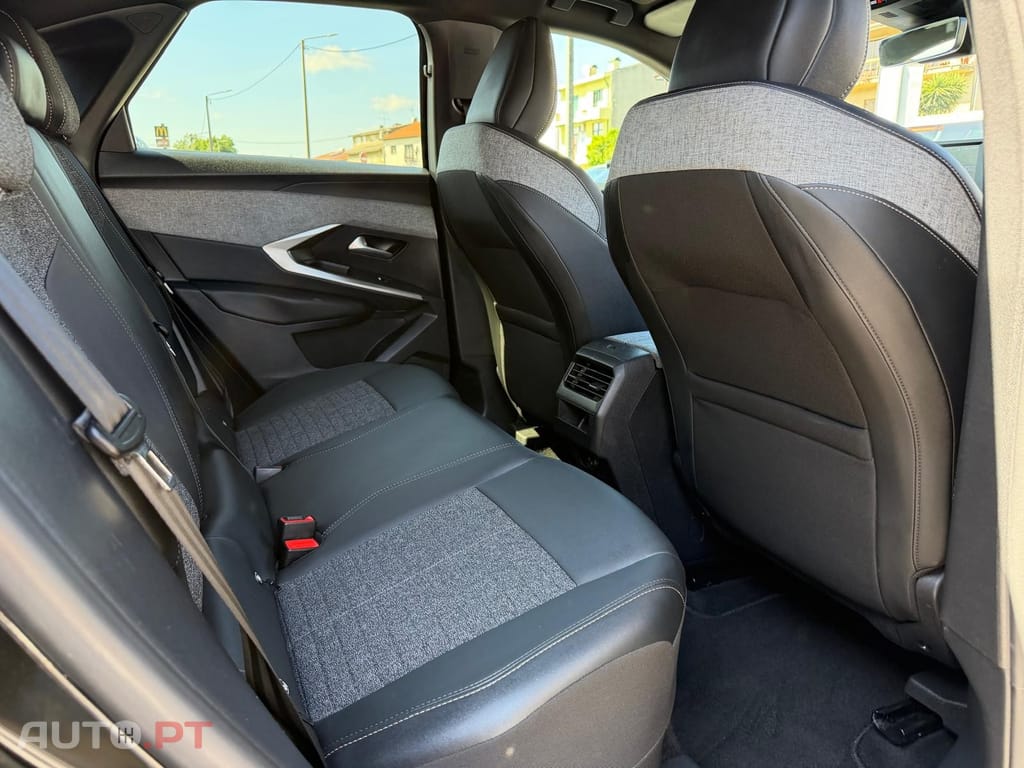 Peugeot 3008 1.2 Hybrid Allure e-DCS6