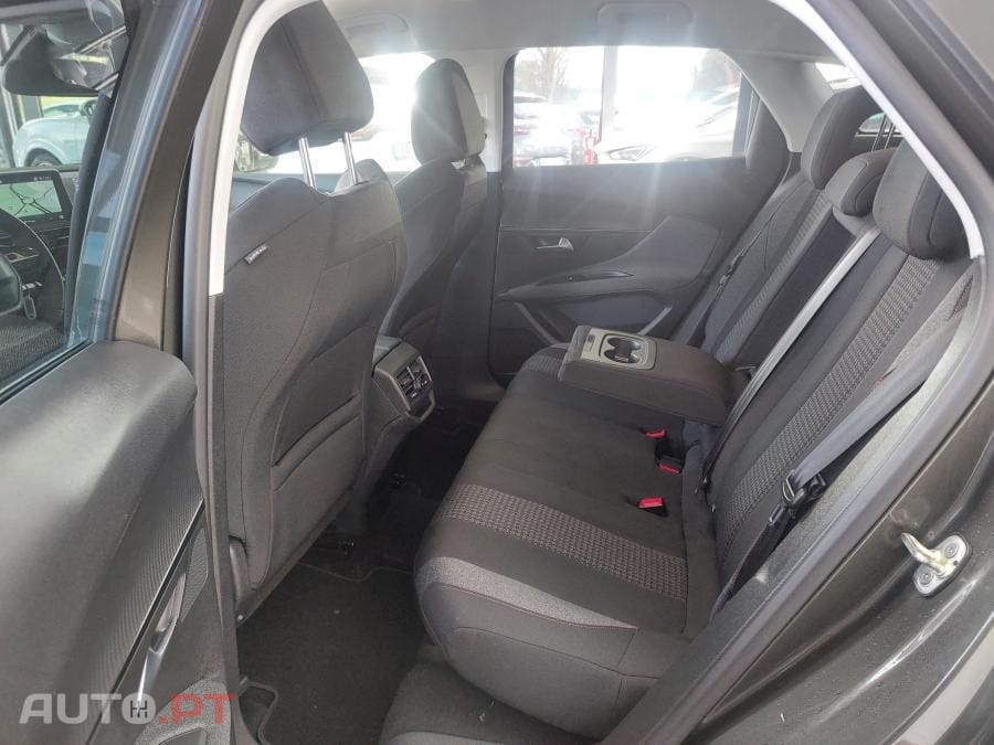 Peugeot 3008 1.5 BlueHDi Active — fotografia 16