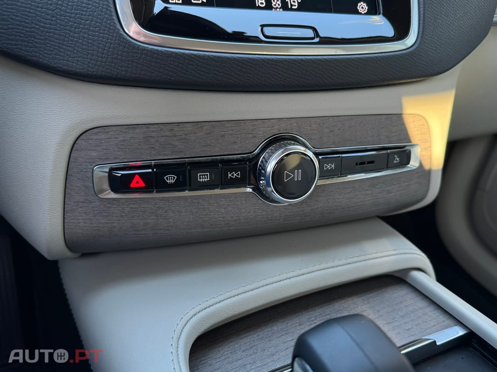 Volvo XC90 2.0 T8 PHEV Core AWD