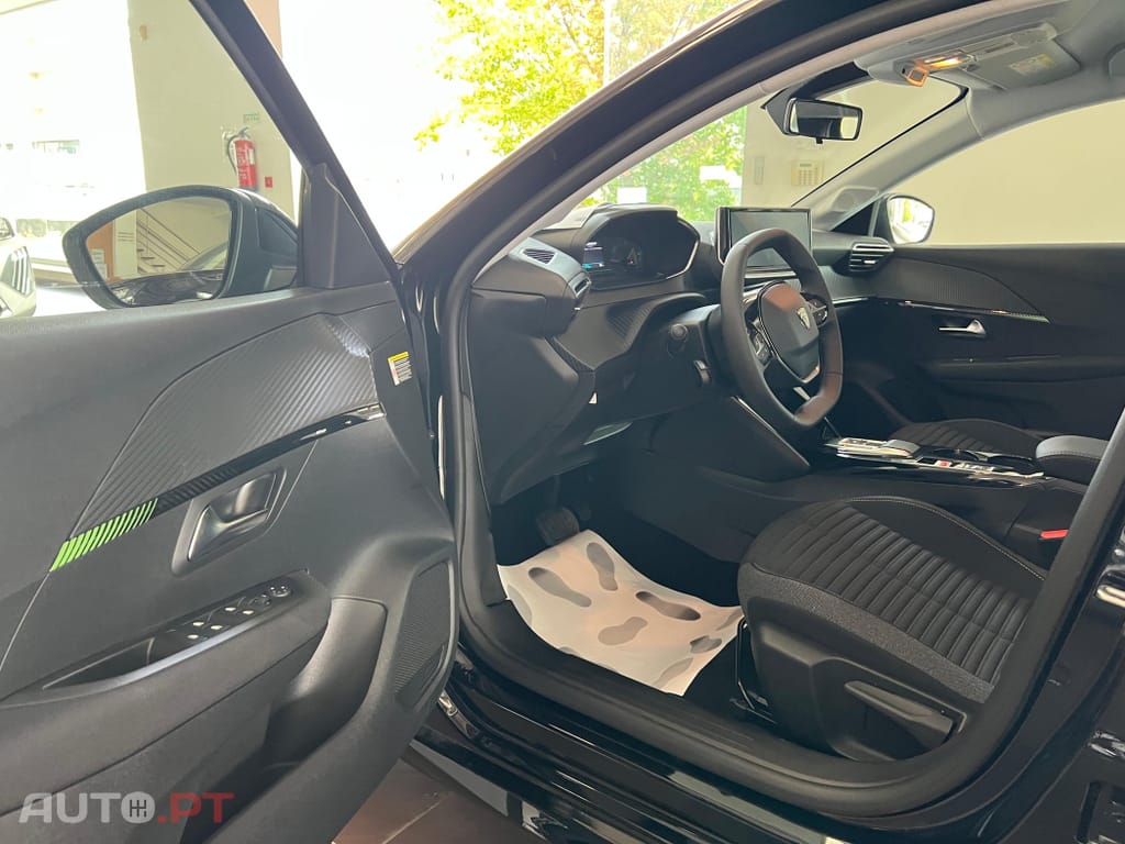 Peugeot E-208 50 kWh Active