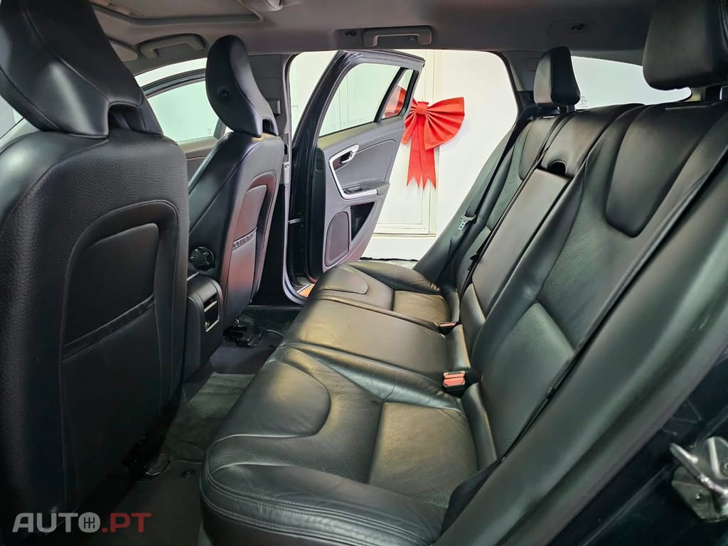 Volvo V60 2.4 D6 Summum AWD Phev