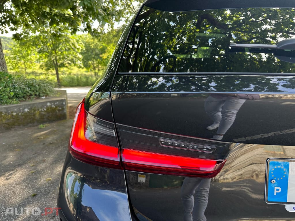 BMW 330 e Touring Pack Desportivo M Auto