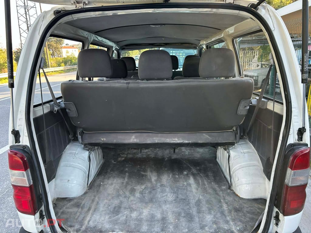 Toyota HiAce 2.5D-4D 9 Lugares