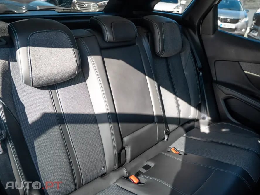 Peugeot 3008 1.6 Hybrid Allure Pack e-EAT8