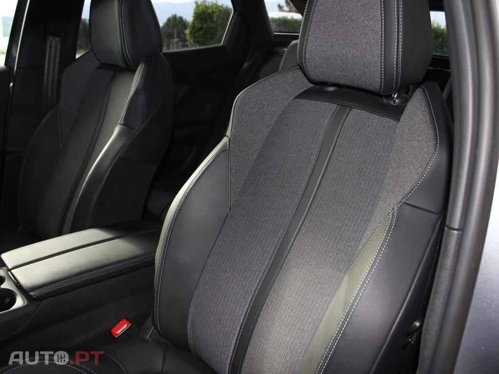 Peugeot 3008 1.6 Hybrid Allure Pack e-EAT8