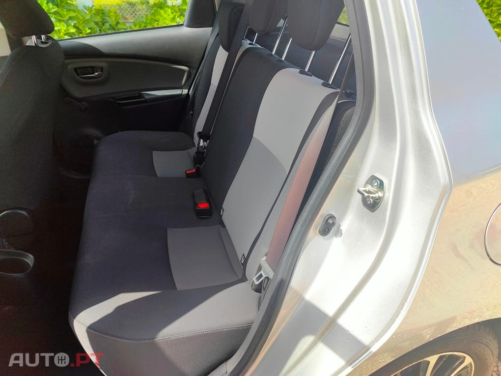 Toyota Yaris VVT-i 1.0Confort plus / 165€ mês