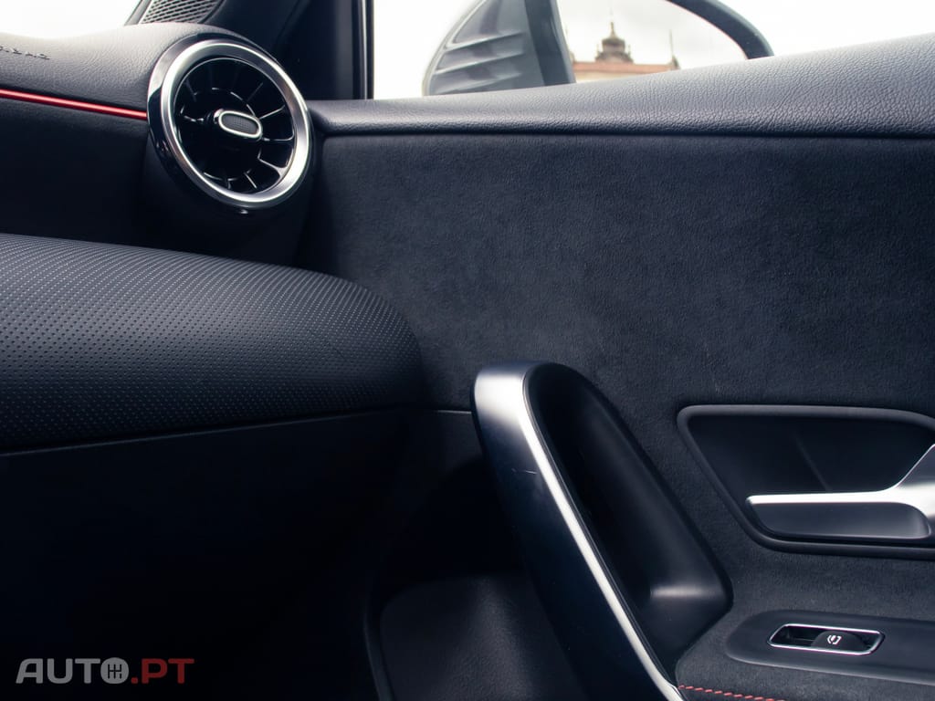 Mercedes-Benz A 250 e 8G-DCT AMG Line