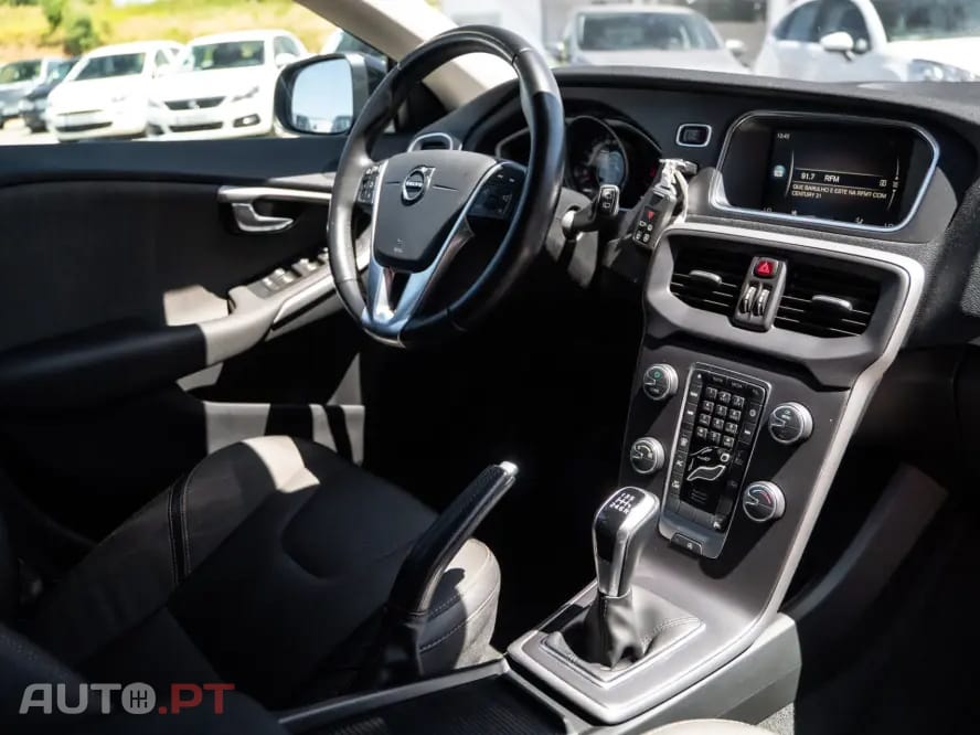 Volvo V40 Cross Country 2.0 D3 Momentum