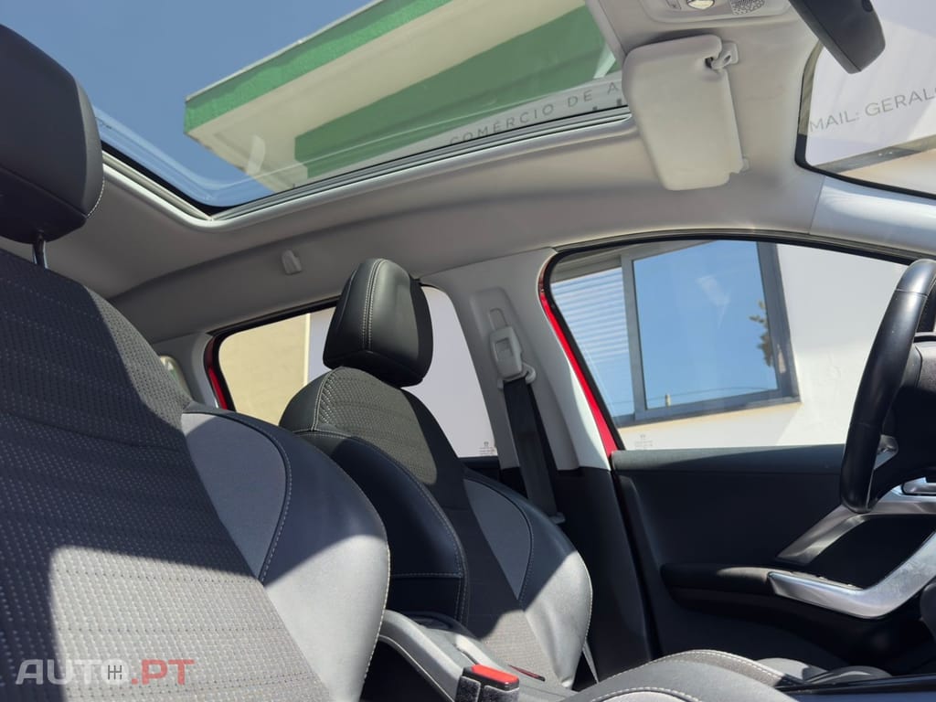 Peugeot 2008 1.2 PureTech Allure EAT6