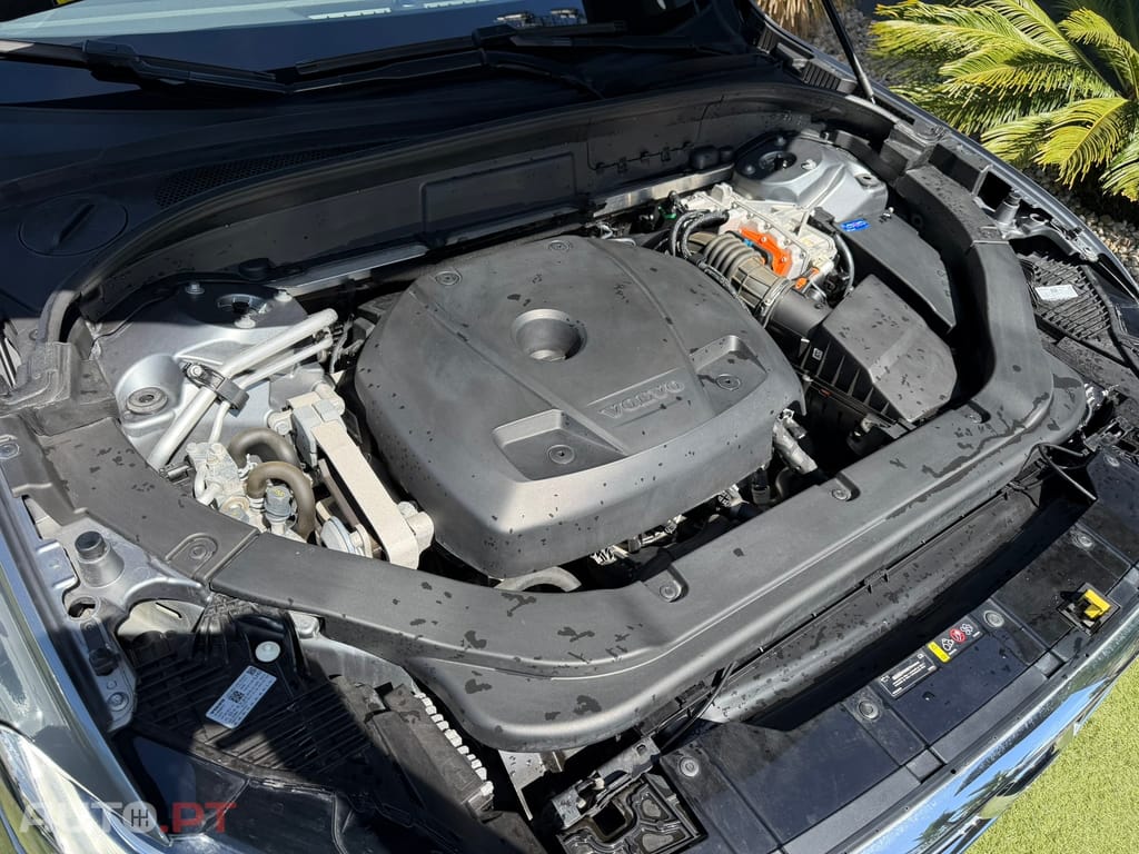 Volvo XC60 2.0 T8 PHEV Momentum Plus AWD