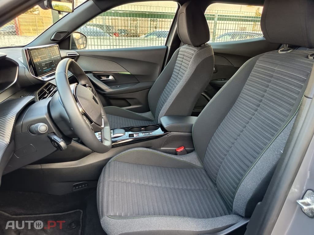 Peugeot E-2008 54 kWh Style