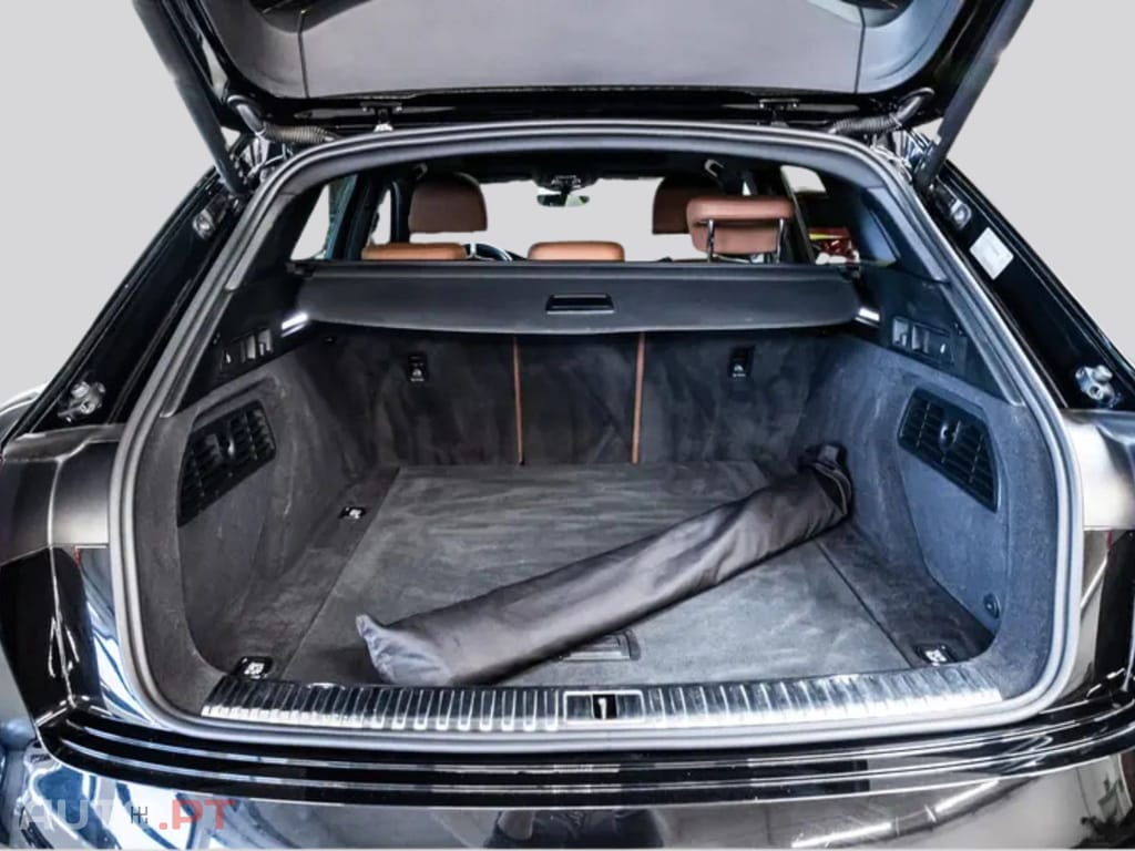 Audi E-Tron I.V.A DEDUTIVEL 55 S LINE 