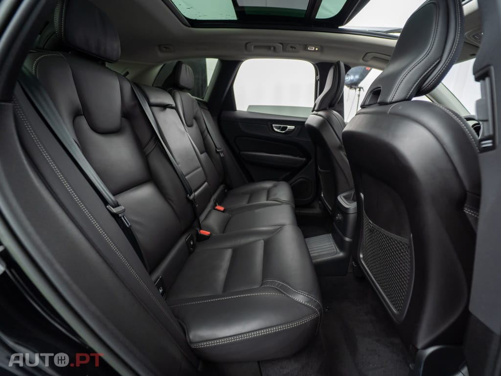 Volvo XC60 2.0 T6 PHEV Plus Dark